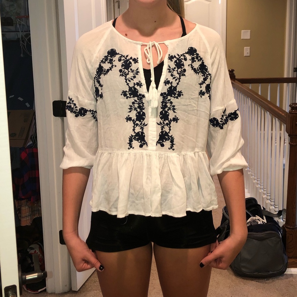 American Eagle Blouse EXCELLENT CONDITION - Picture 5 of 7